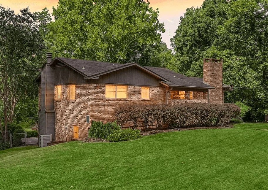 Modern Barn Metal Roof — Galvalume Standing Seam Matte Black